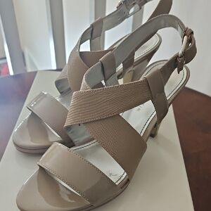 Elegant Tan Women's Sandals
